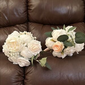Elegant White and Peach Rose Bouquets